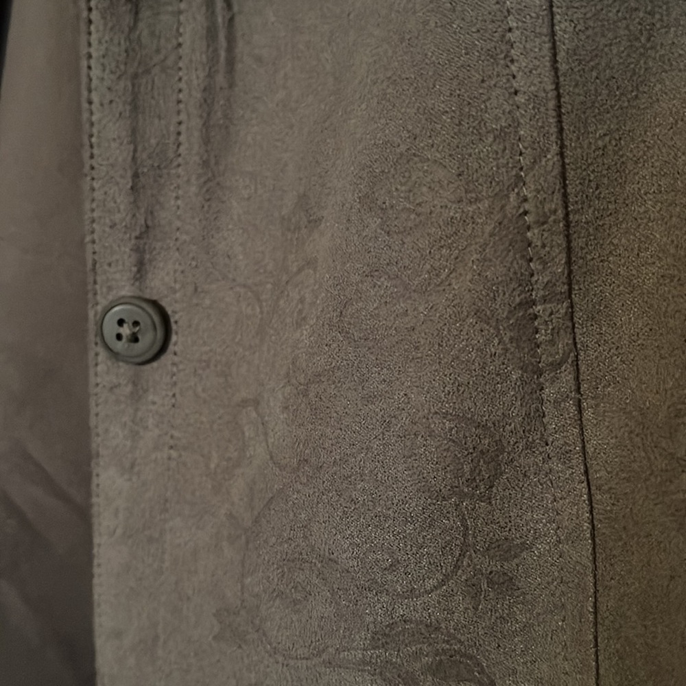 Croft & Barrow Suede-feeling soft grey blouse Large w/ subtle floral detail